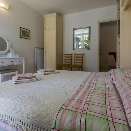 Popovic Apartment