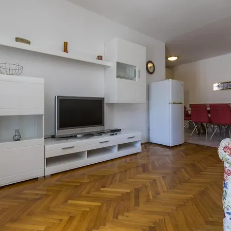 Popovic Apartment *